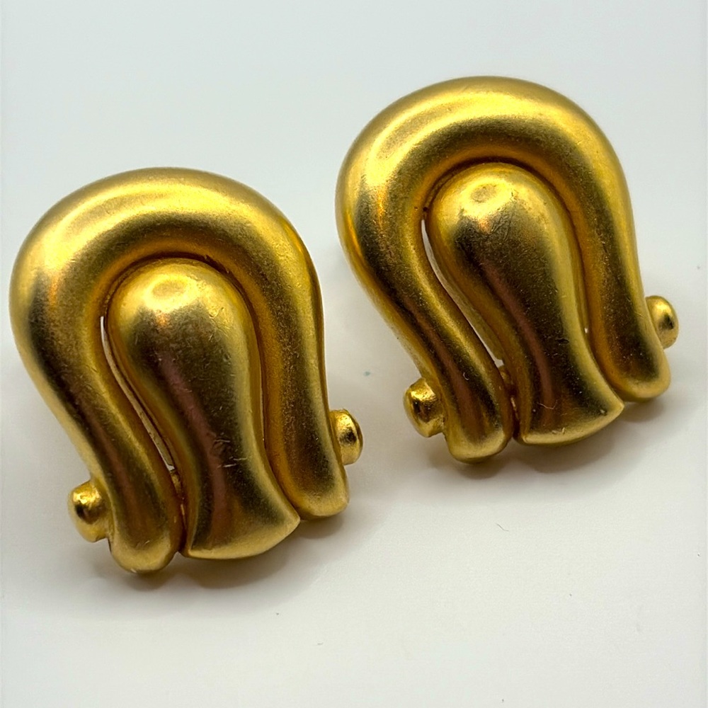 Vintage 80’s Erwin Pearl Chic Matte Gold Clip-On Earrings